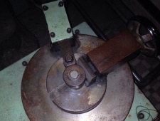 Máy sản xuất cựa gà đá